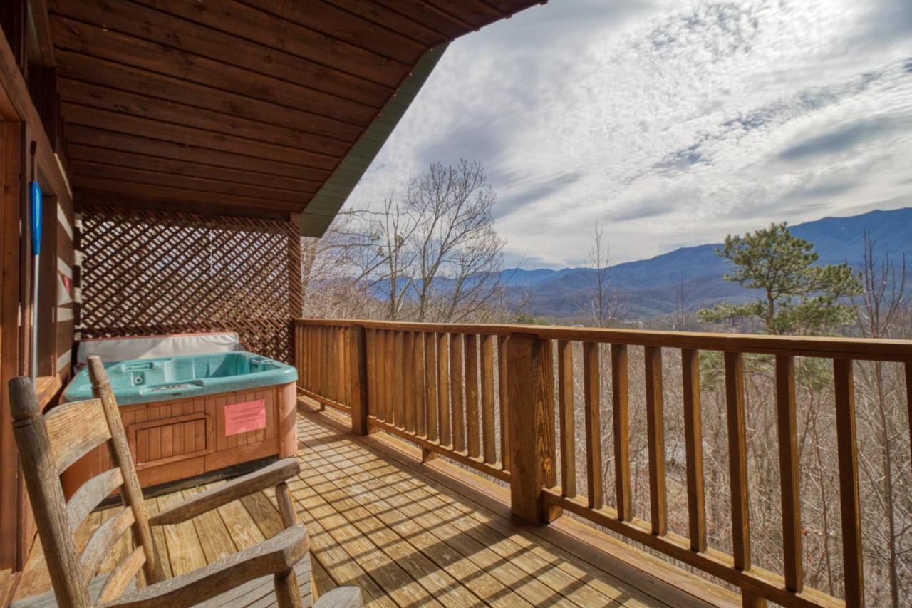 Kear's Mountain Magic, 1 Bedroom, Hot Tub, Grill, Jetted Tub, Sleeps 2 Holiday home *