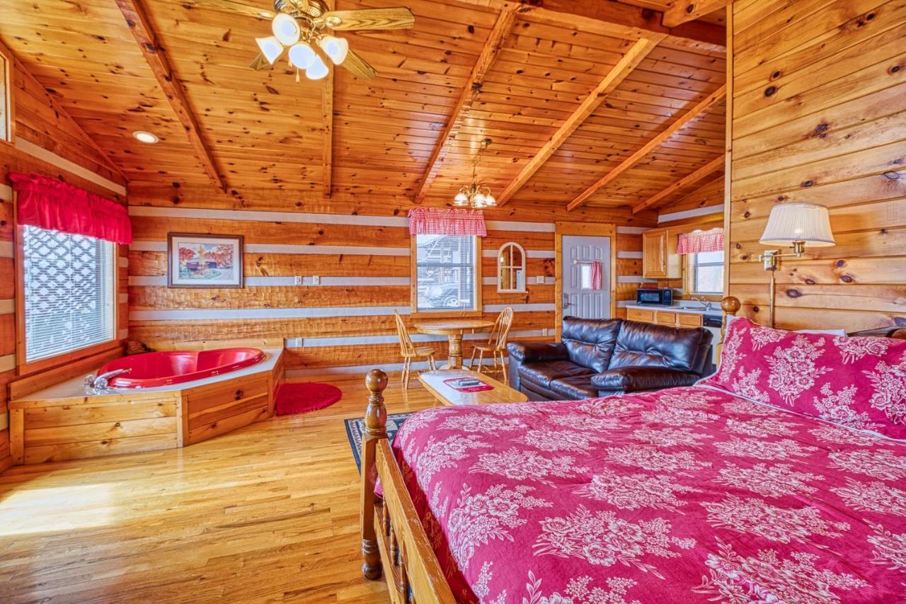Kear's Mountain Magic, 1 Bedroom, Hot Tub, Grill, Jetted Tub, Sleeps 2