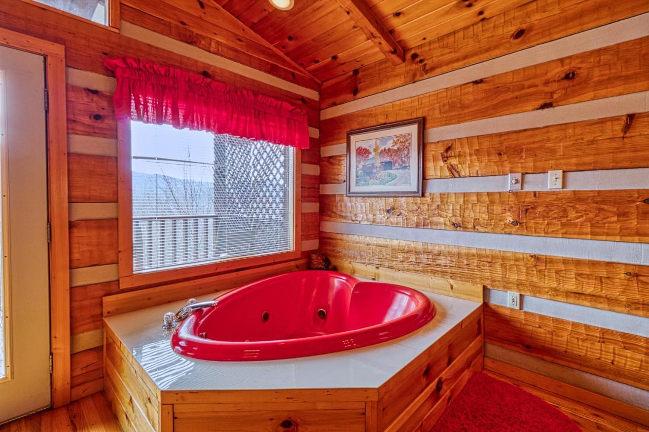 Kear's Mountain Magic, 1 Bedroom, Hot Tub, Grill, Jetted Tub, Sleeps 2