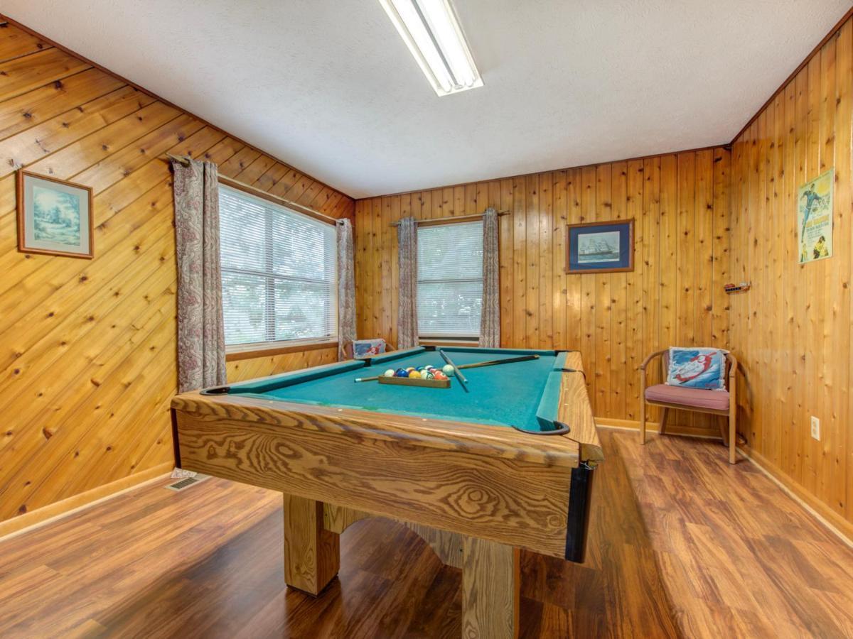Leconte View 1, 1 Bedroom, Fireplace, Hot Tub, Grill, Pool Table, Sleeps 2 *