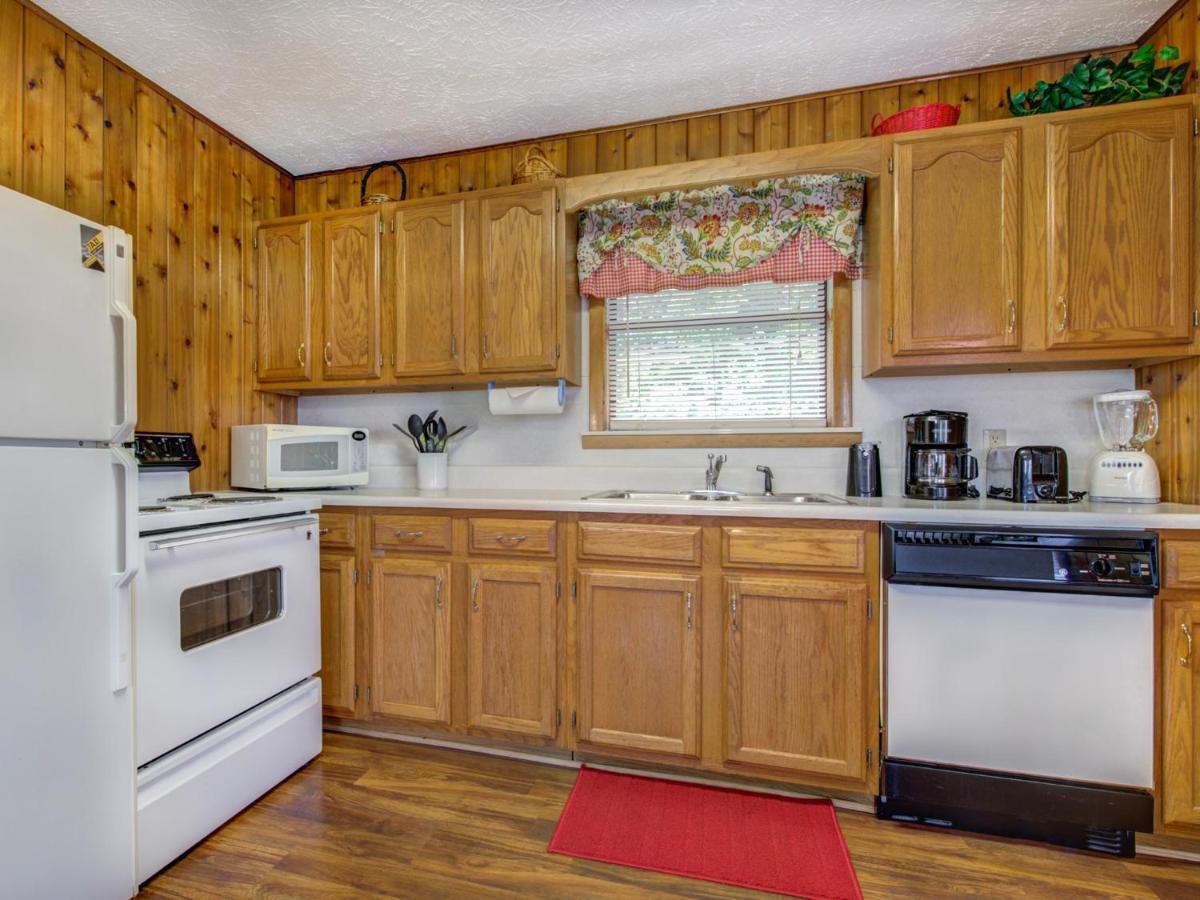 Leconte View 1, 1 Bedroom, Fireplace, Hot Tub, Grill, Pool Table, Sleeps 2 *