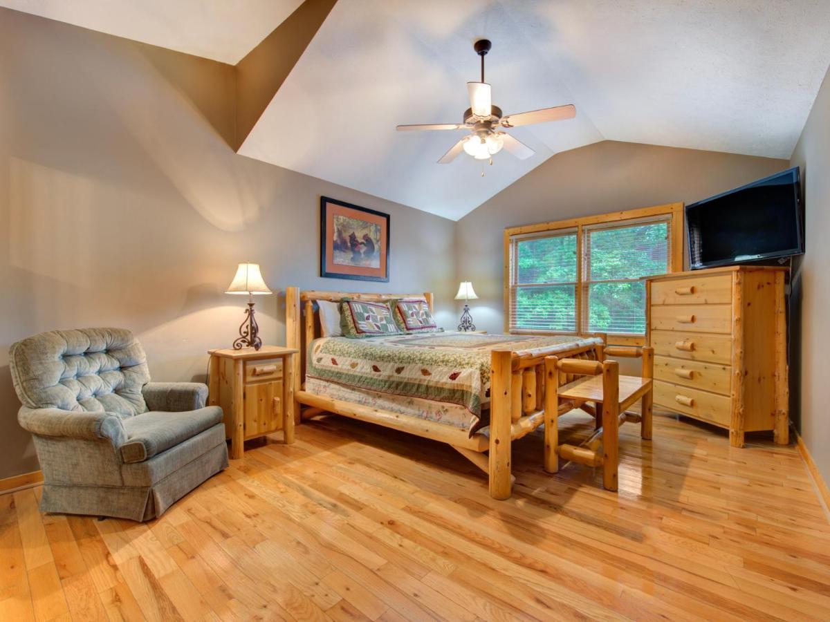 Bear's Corner, 3 Bedrooms, Wifi, Pool Table, Hot Tub, Wifi, Sleeps 10 Gatlinburg