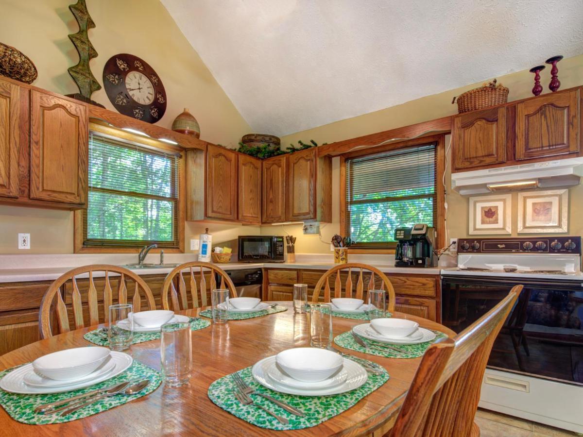 Between Here & There, 3 Bedrooms, Sleeps 6, Views, Hot Tub Holiday home *