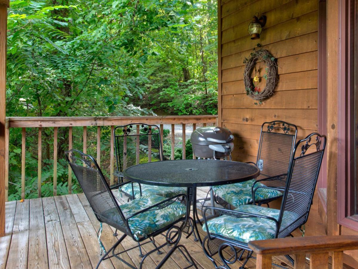 Between Here & There, 3 Bedrooms, Sleeps 6, Views, Hot Tub Holiday home *