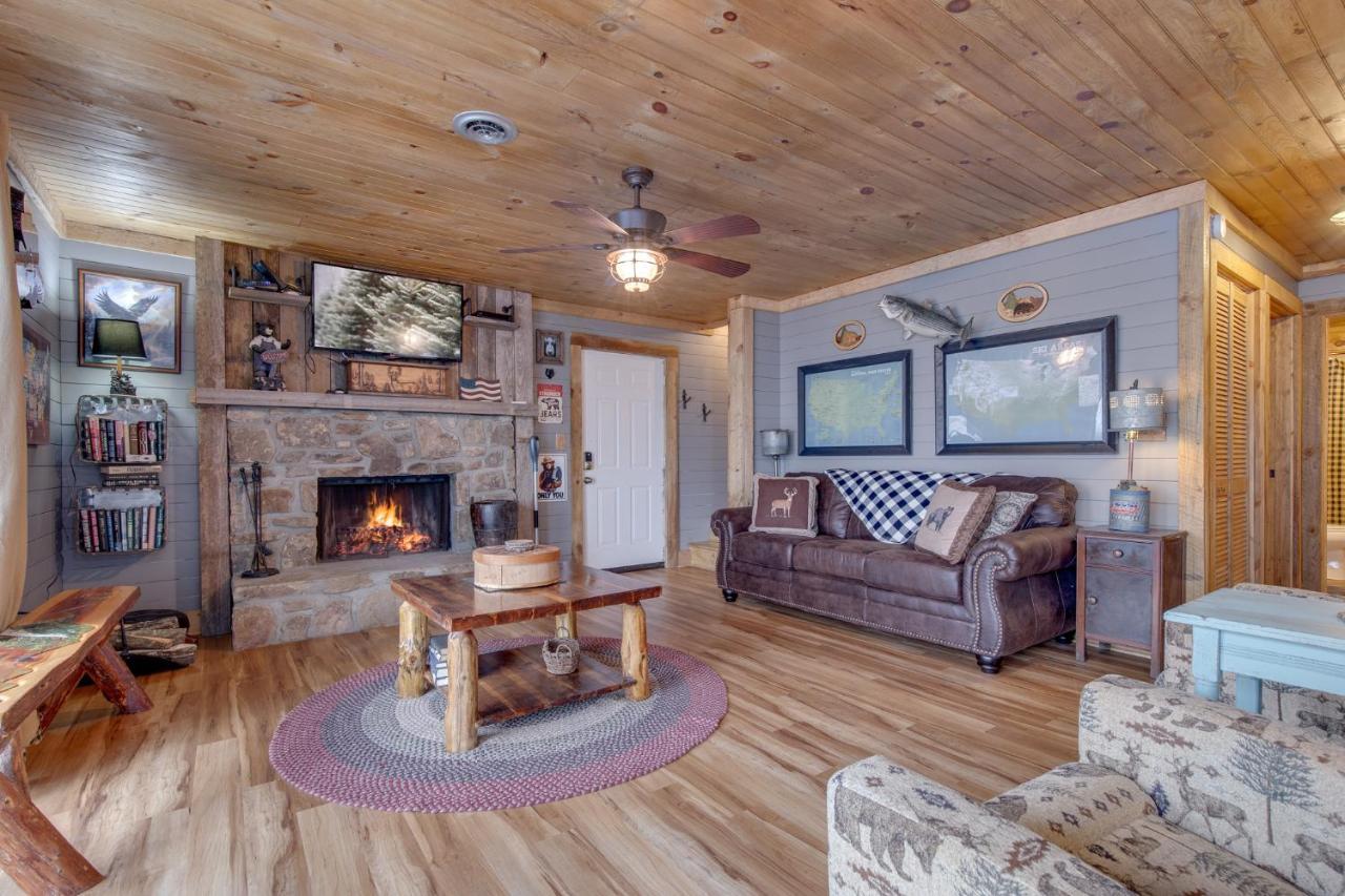 Swiss Bear Haus, 4 Bedrooms, Hot Tub, Pool Access, Sleeps 12 *