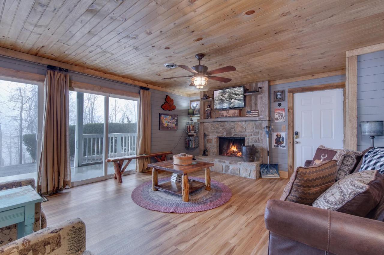Swiss Bear Haus, 4 Bedrooms, Hot Tub, Pool Access, Sleeps 12 Holiday home