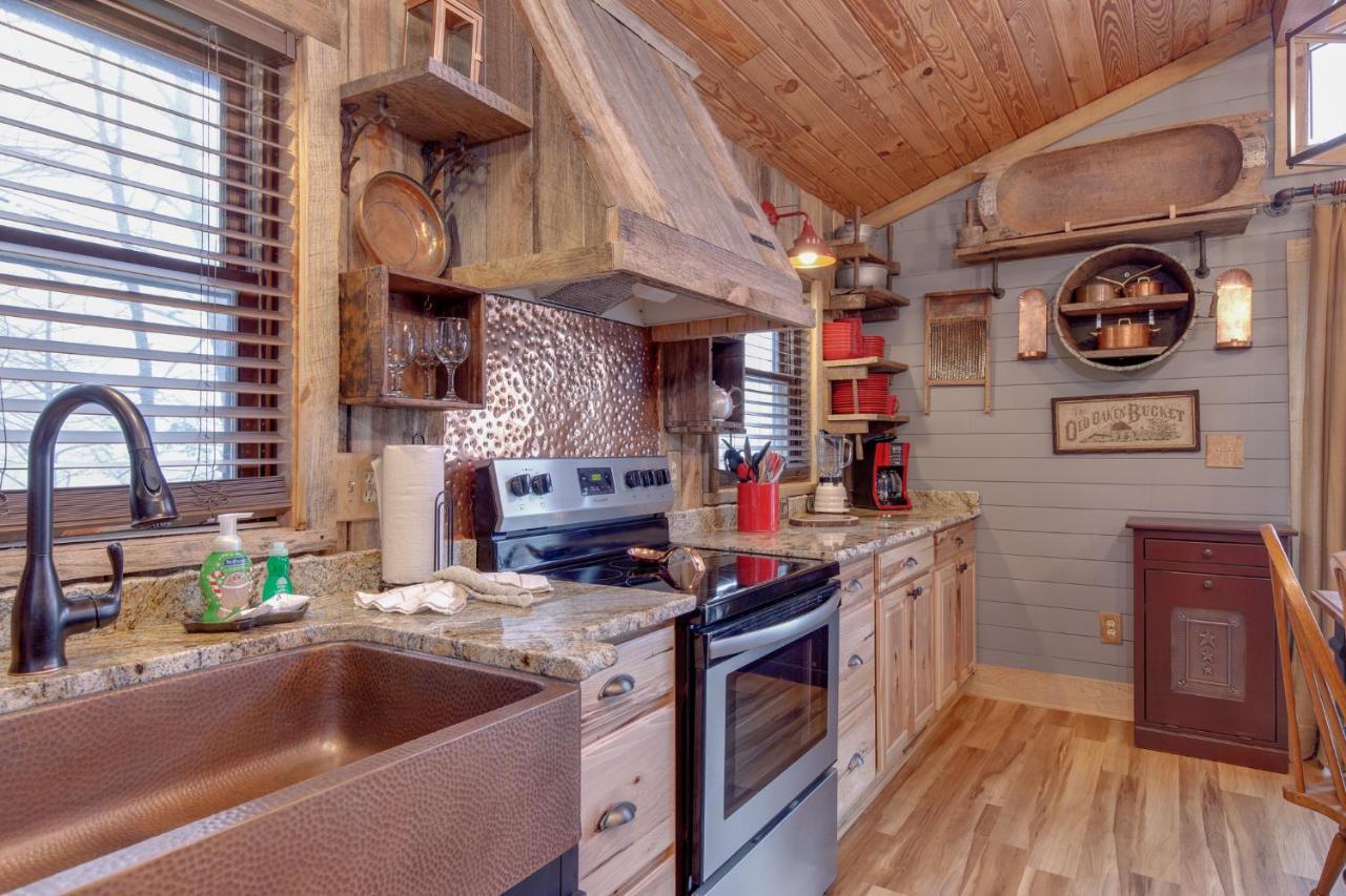 Holiday home Swiss Bear Haus, 4 Bedrooms, Hot Tub, Pool Access, Sleeps 12 Gatlinburg