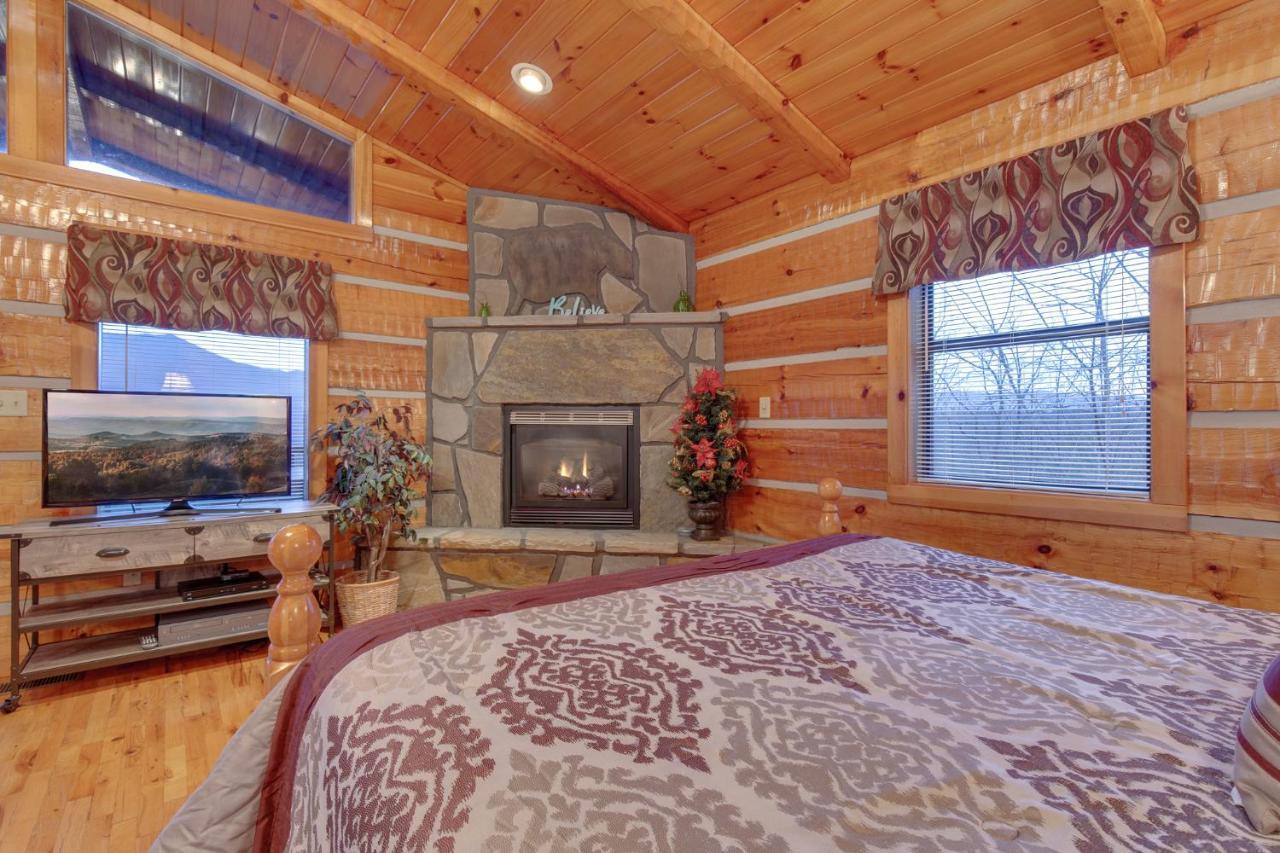 Holiday home Cuddle Bear, 1 Bedroom, Hot Tub, Grill, Jetted Tub, Fireplace, Sleeps 2