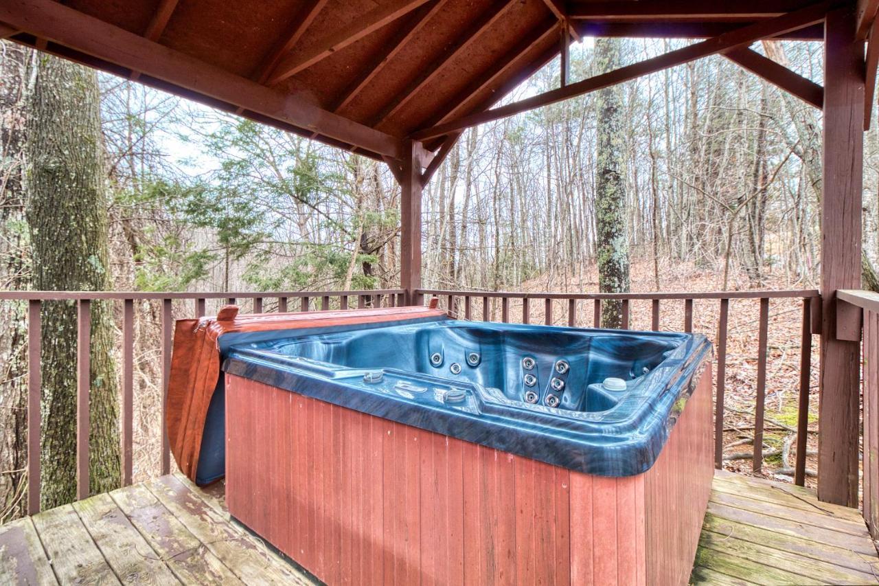 Overview, 2 Bedrooms, Grill, Hot Tub, Pool Table, Sleeps 6 Holiday home