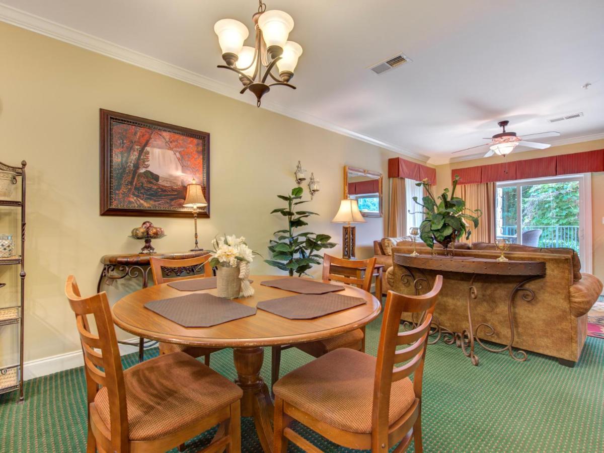 City Bear, 2br, Pool, Spa, Downtown Gatlinburg, Sleeps 6 Gatlinburg