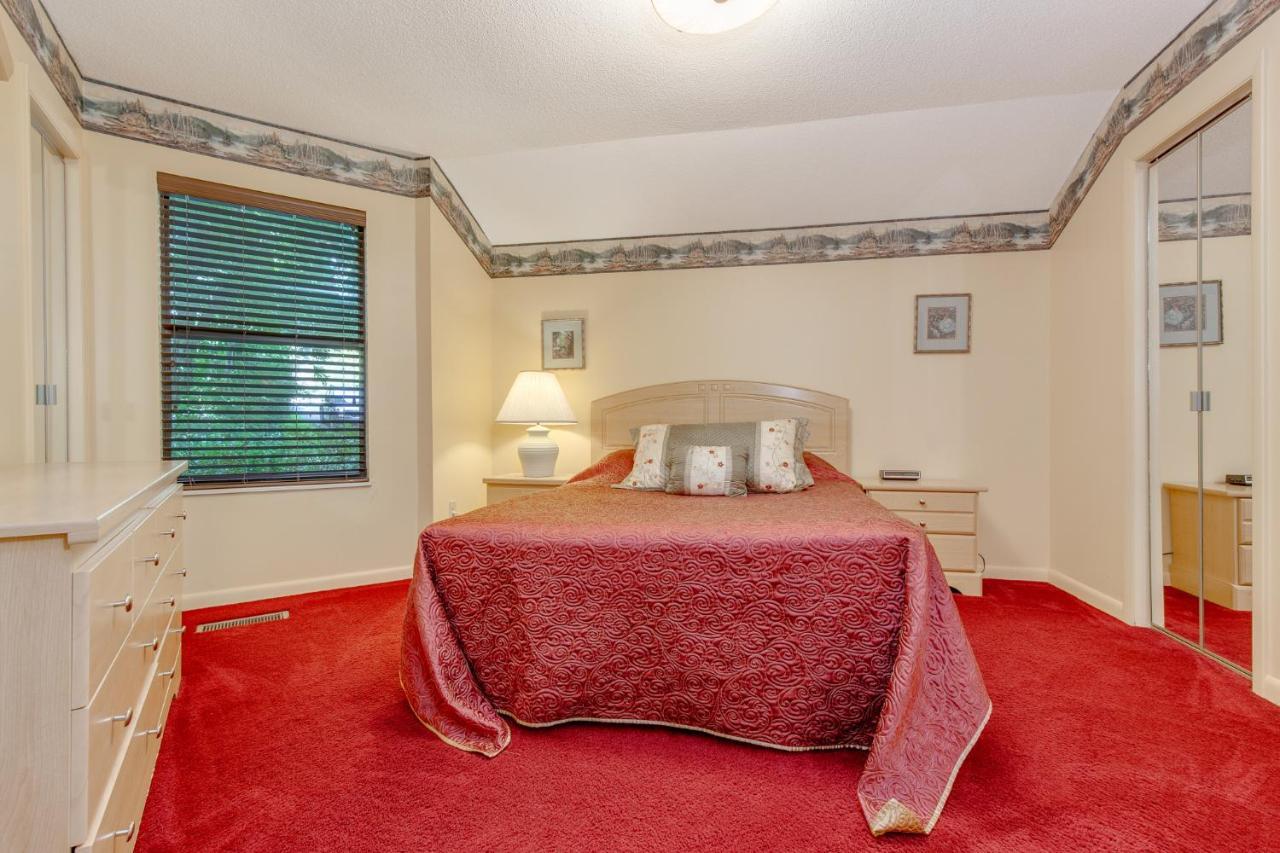 Smoky View Chalet, 2 Bedrooms, Pool Table, Foosball, Pool Access, Sleeps 6 * Gatlinburg