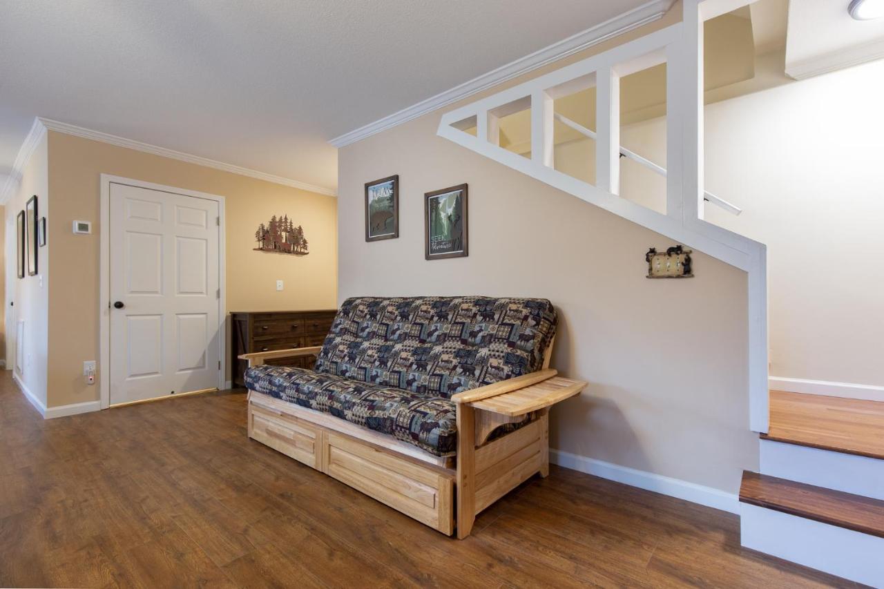Holiday home Misty Hollow, 3 Bedrooms, Hot Tub, Pool Table, Fireplace, Pool, Sleeps 10 Gatlinburg