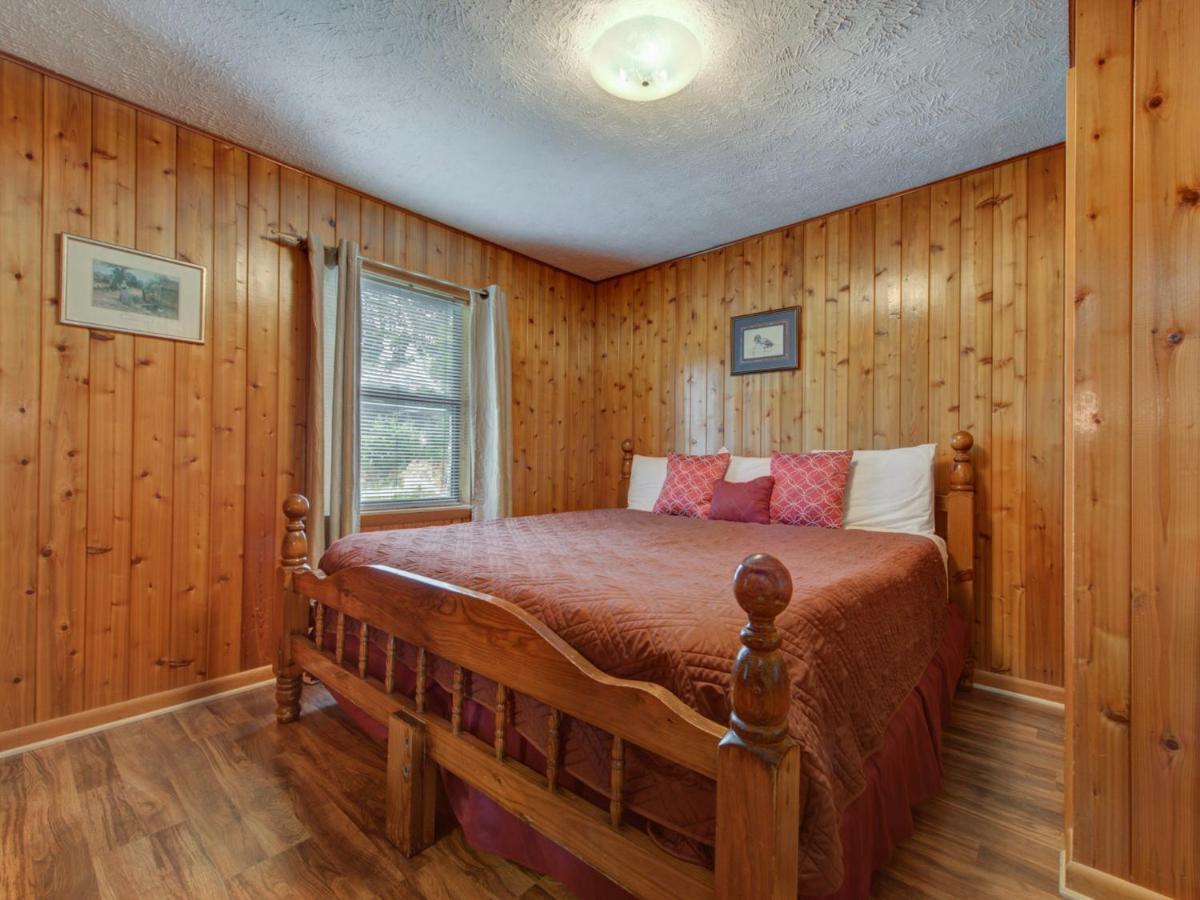 Holiday home Leconte View 1, 1 Bedroom, Fireplace, Hot Tub, Grill, Pool Table, Sleeps 2