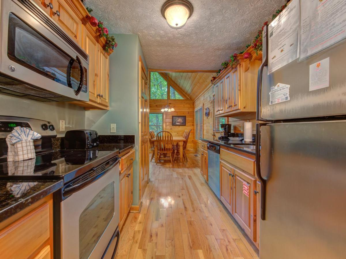 Bear's Corner, 3 Bedrooms, Wifi, Pool Table, Hot Tub, Wifi, Sleeps 10 Holiday home Gatlinburg