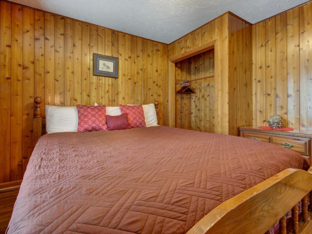 Leconte View 1, 1 Bedroom, Fireplace, Hot Tub, Grill, Pool Table, Sleeps 2 Gatlinburg
