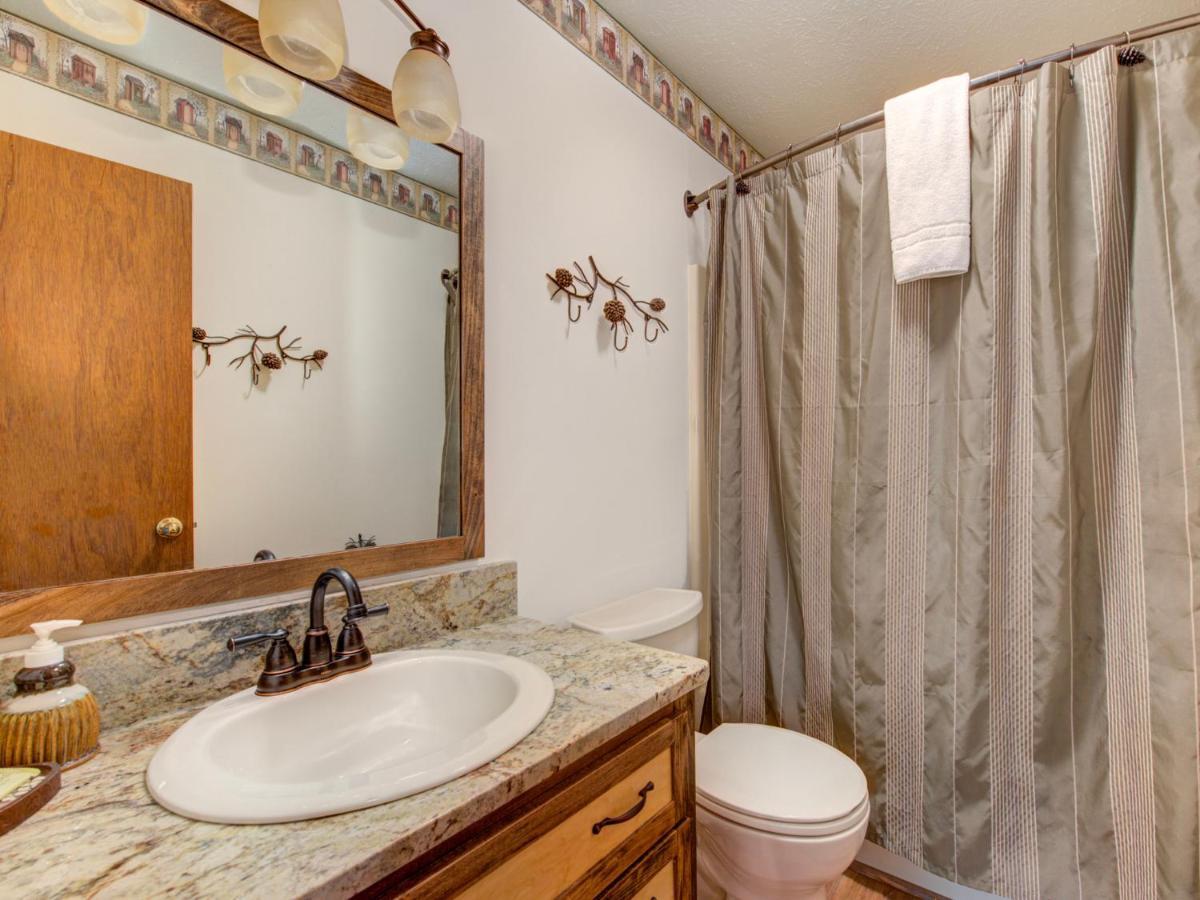 Between Here & There, 3 Bedrooms, Sleeps 6, Views, Hot Tub Holiday home Gatlinburg