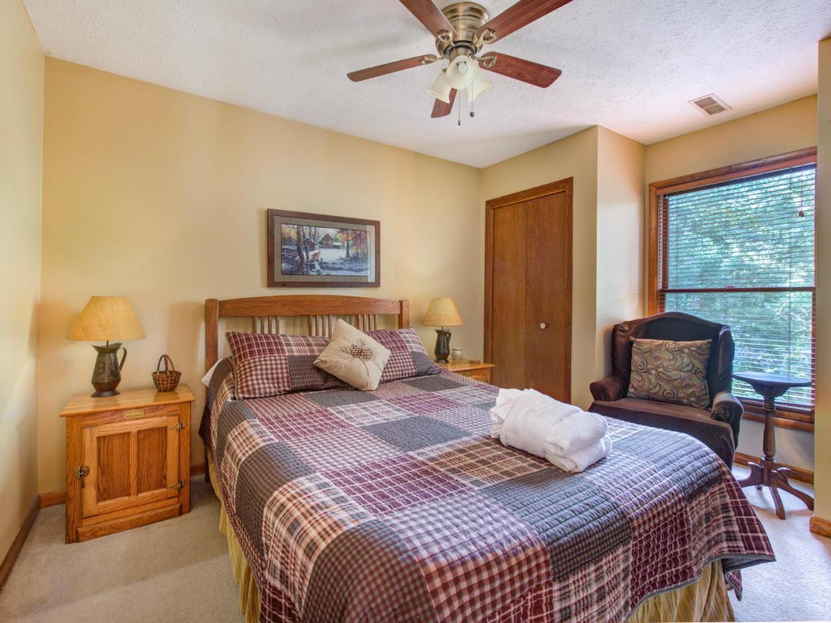 Between Here & There, 3 Bedrooms, Sleeps 6, Views, Hot Tub Holiday home