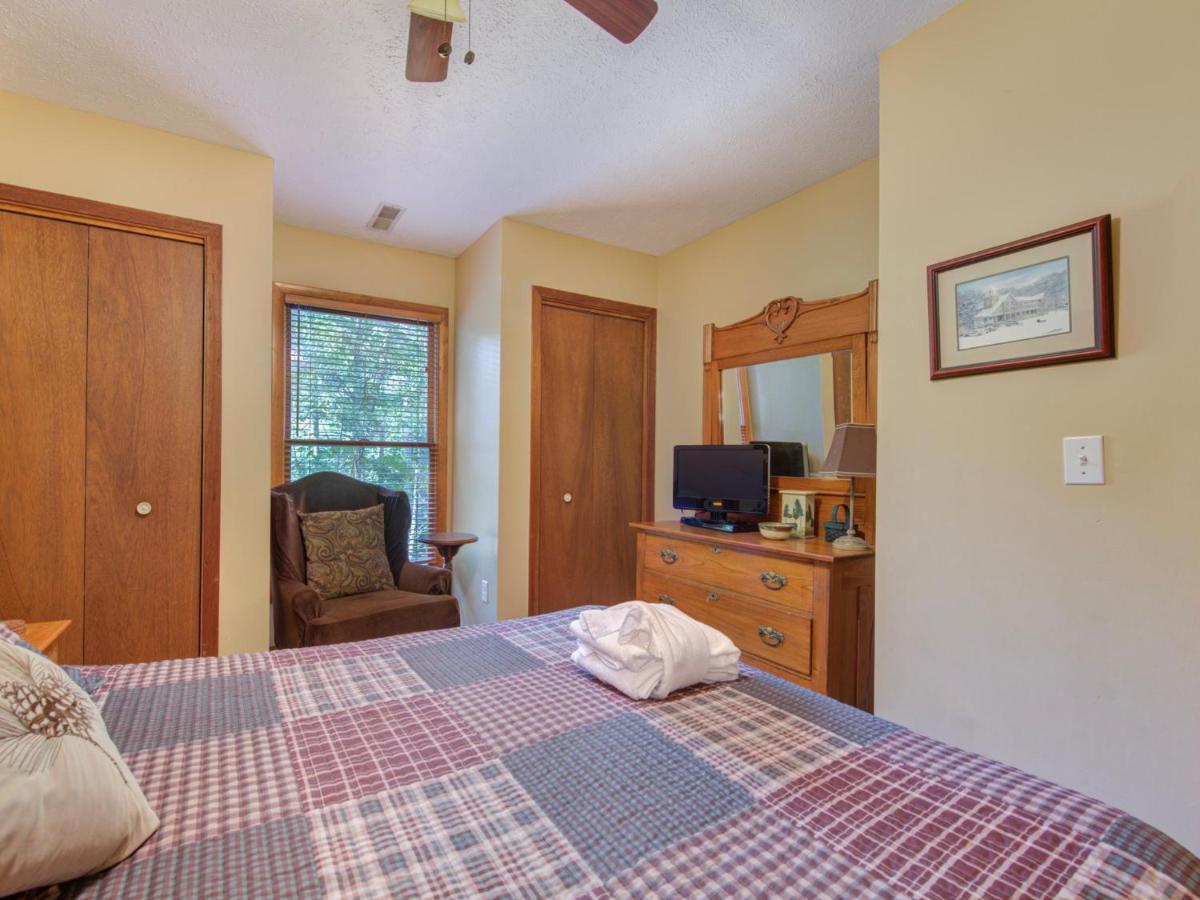 Holiday home Between Here & There, 3 Bedrooms, Sleeps 6, Views, Hot Tub