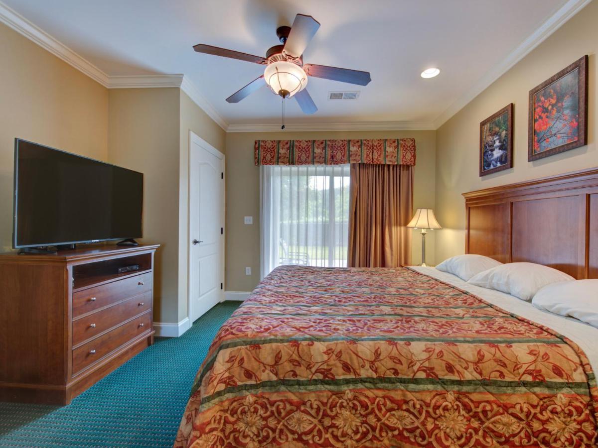 City Bear, 2br, Pool, Spa, Downtown Gatlinburg, Sleeps 6 Apartment *