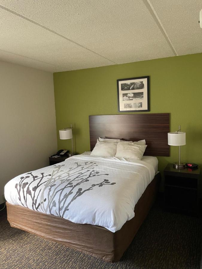 Hotel Sleep & Near Sports World Blvd