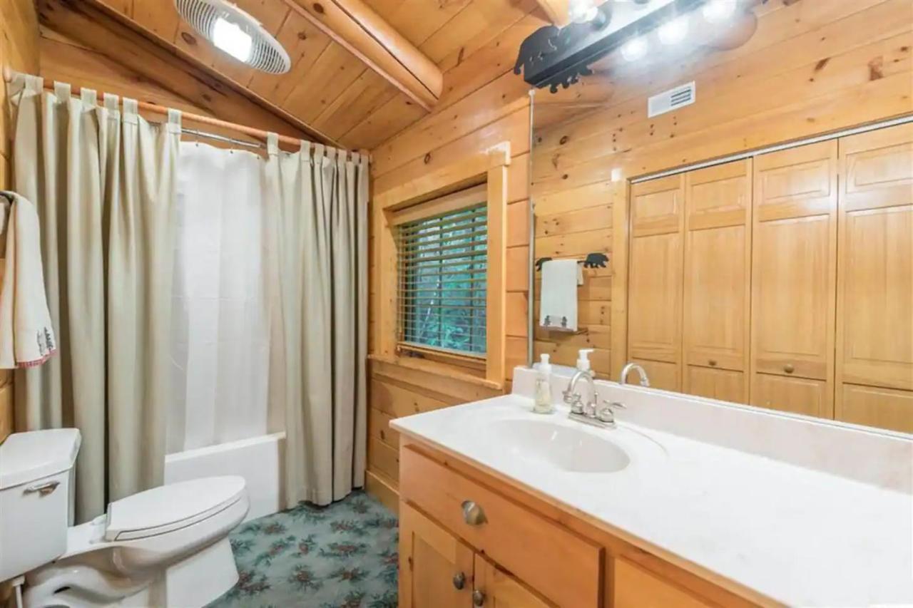 Firefly Creek, Hot Tub1089 Of Free Attraction Tickets For Each Paid Day, Dollywood And Holiday home *