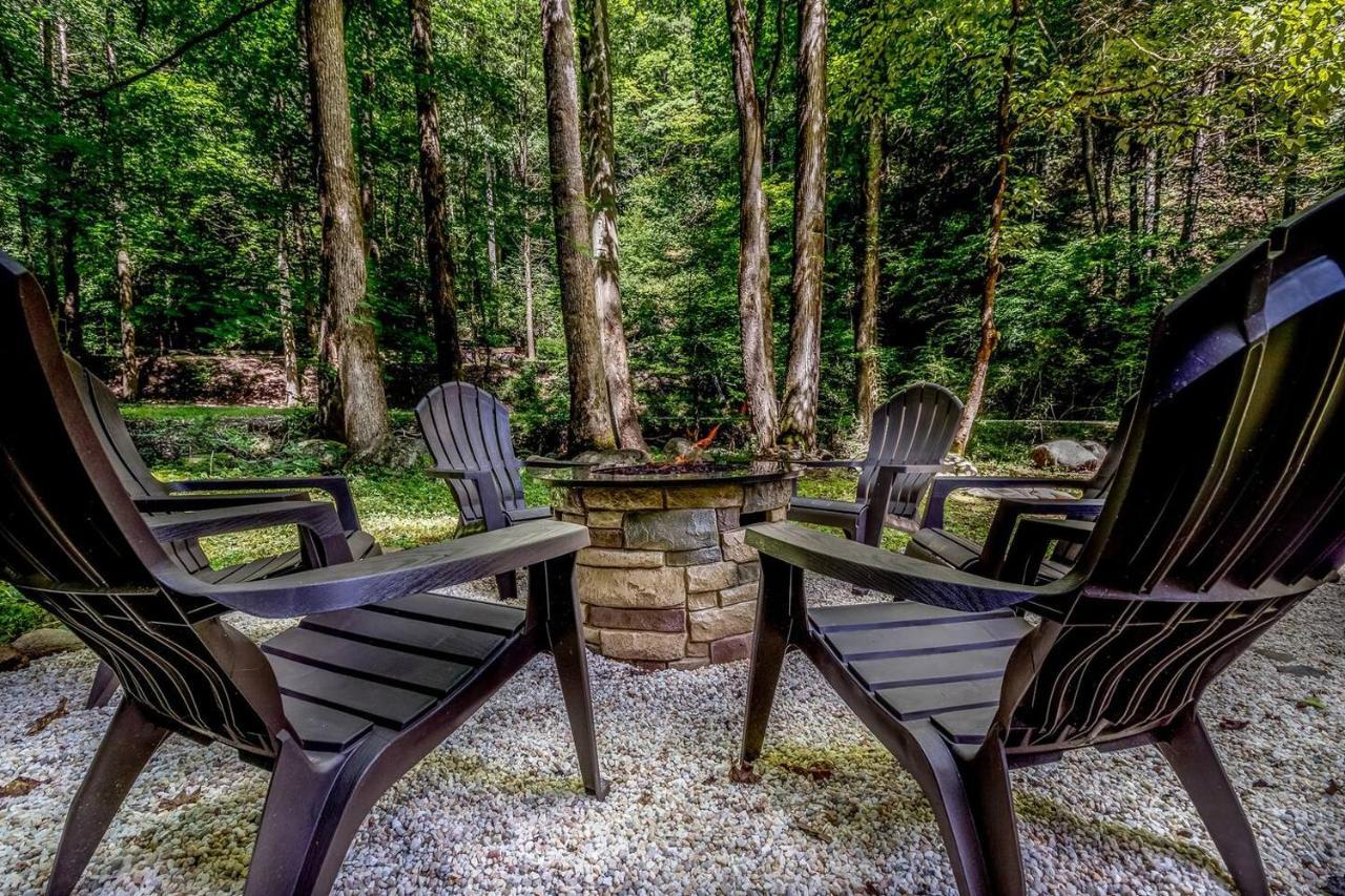 Firefly Creek, Hot Tub1089 Of Free Attraction Tickets For Each Paid Day, Dollywood And Holiday home