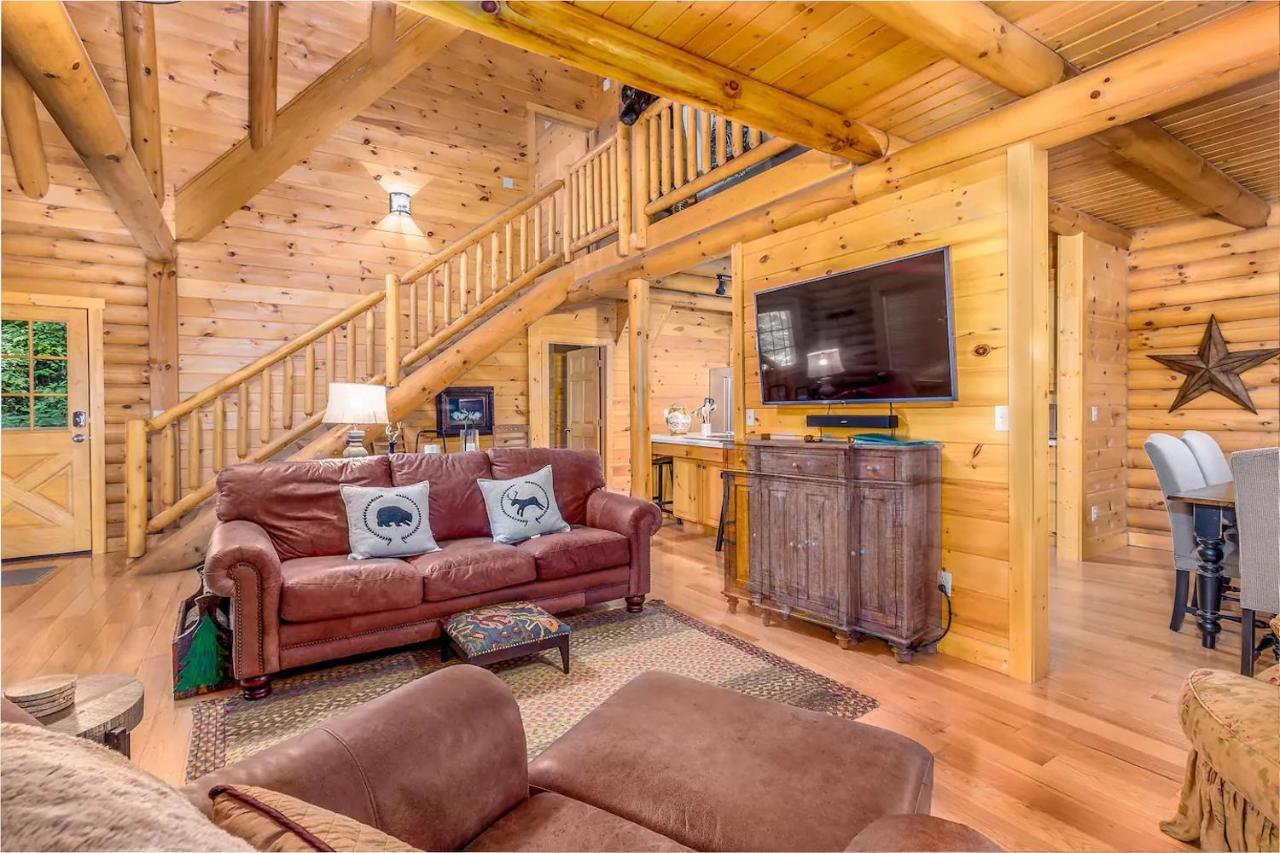 Firefly Creek, Hot Tub1089 Of Free Attraction Tickets For Each Paid Day, Dollywood And Holiday home *