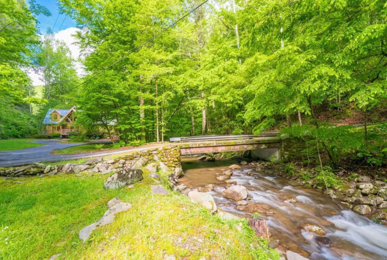 Firefly Creek, Hot Tub1089 Of Free Attraction Tickets For Each Paid Day, Dollywood And * Gatlinburg