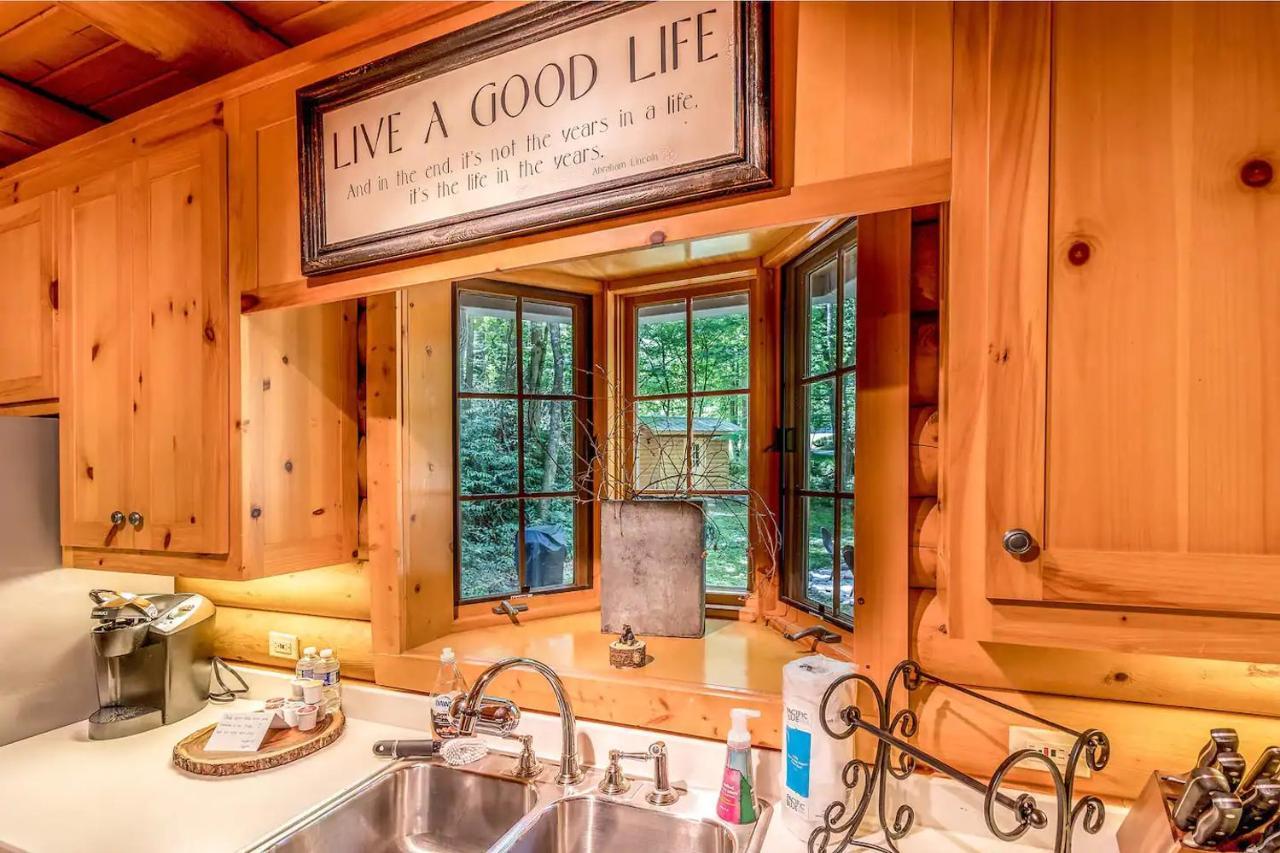 Firefly Creek, Hot Tub1089 Of Free Attraction Tickets For Each Paid Day, Dollywood And Holiday home Gatlinburg