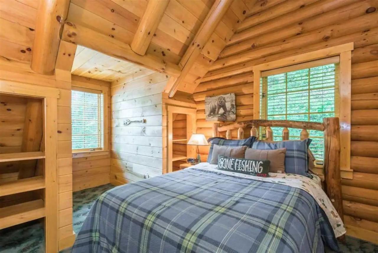 Firefly Creek, Hot Tub1089 Of Free Attraction Tickets For Each Paid Day, Dollywood And Holiday home
