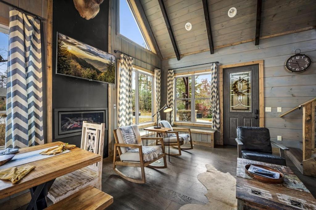 Oakley's Mountain Modern - Luxury Family In Arts And Craft District