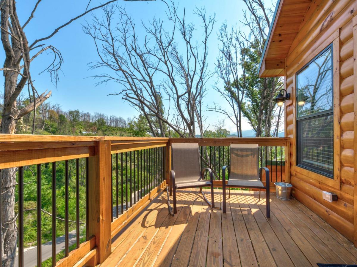 Holiday home Misty Hollow, 3 Bedrooms, Hot Tub, Pool Table, Fireplace, Pool, Sleeps 10 *