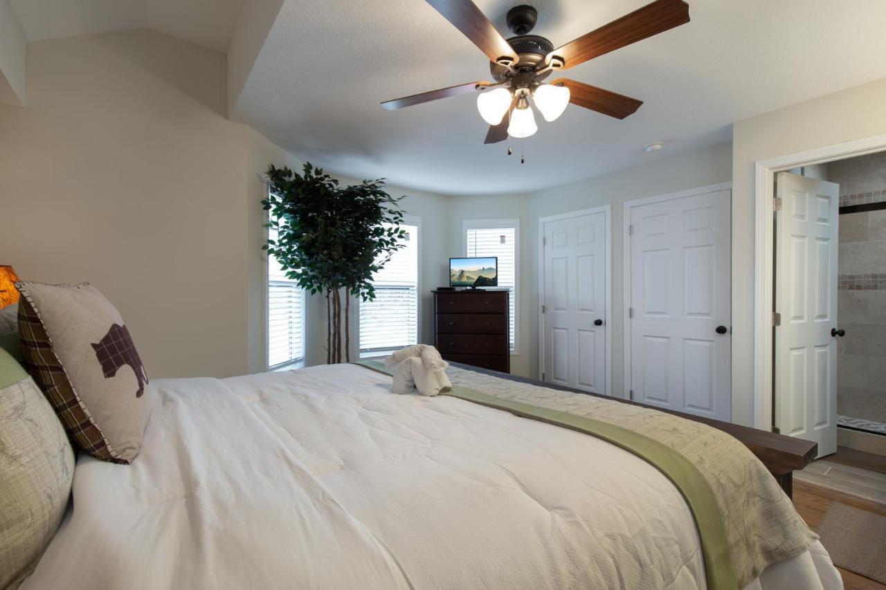 Misty Hollow, 3 Bedrooms, Hot Tub, Pool Table, Fireplace, Pool, Sleeps 10 *