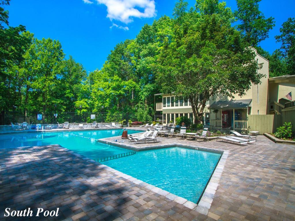 Holiday home Misty Hollow, 3 Bedrooms, Hot Tub, Pool Table, Fireplace, Pool, Sleeps 10 *