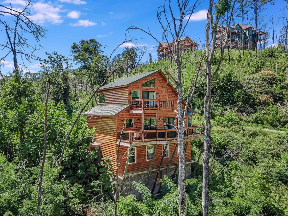 Misty Hollow, 3 Bedrooms, Hot Tub, Pool Table, Fireplace, Pool, Sleeps 10 Gatlinburg