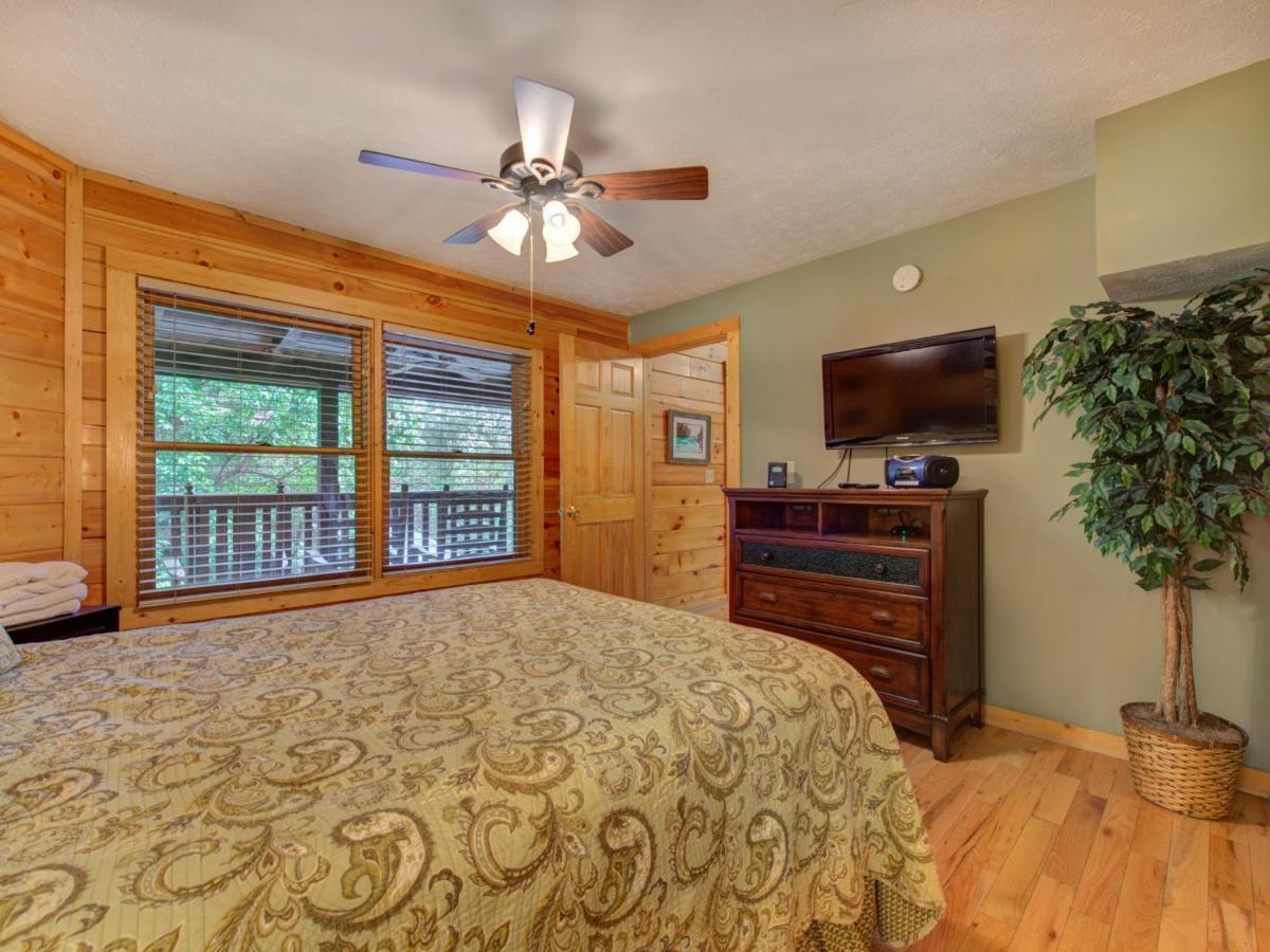 Bear's Corner, 3 Bedrooms, Wifi, Pool Table, Hot Tub, Wifi, Sleeps 10 * Gatlinburg