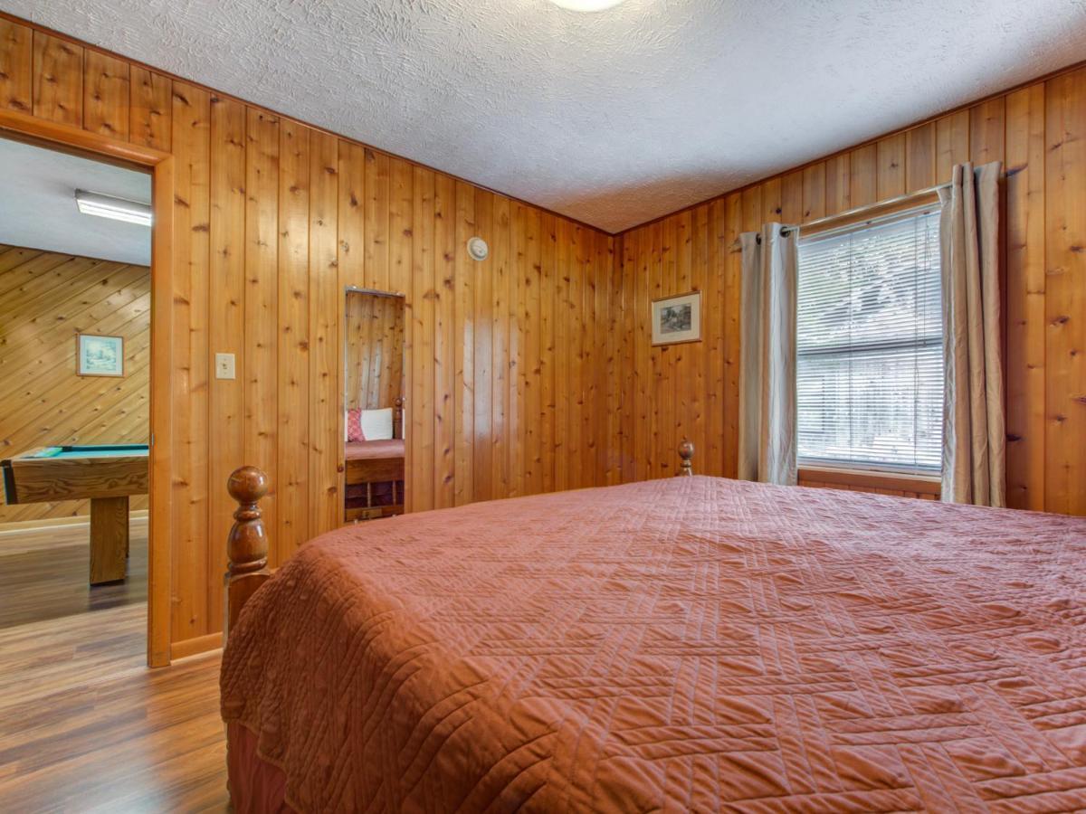 Holiday home Leconte View 1, 1 Bedroom, Fireplace, Hot Tub, Grill, Pool Table, Sleeps 2 *