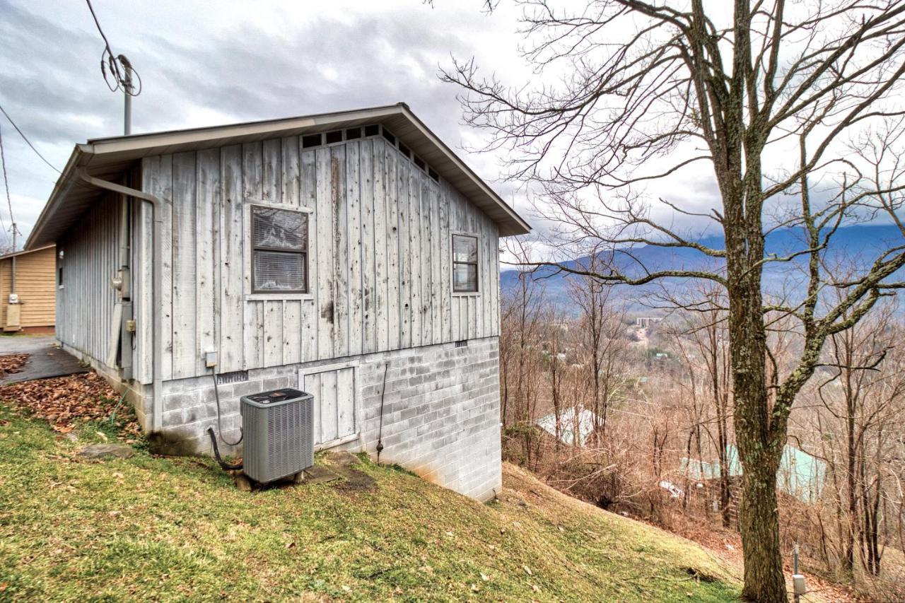 Holiday home Leconte View 1, 1 Bedroom, Fireplace, Hot Tub, Grill, Pool Table, Sleeps 2 Gatlinburg