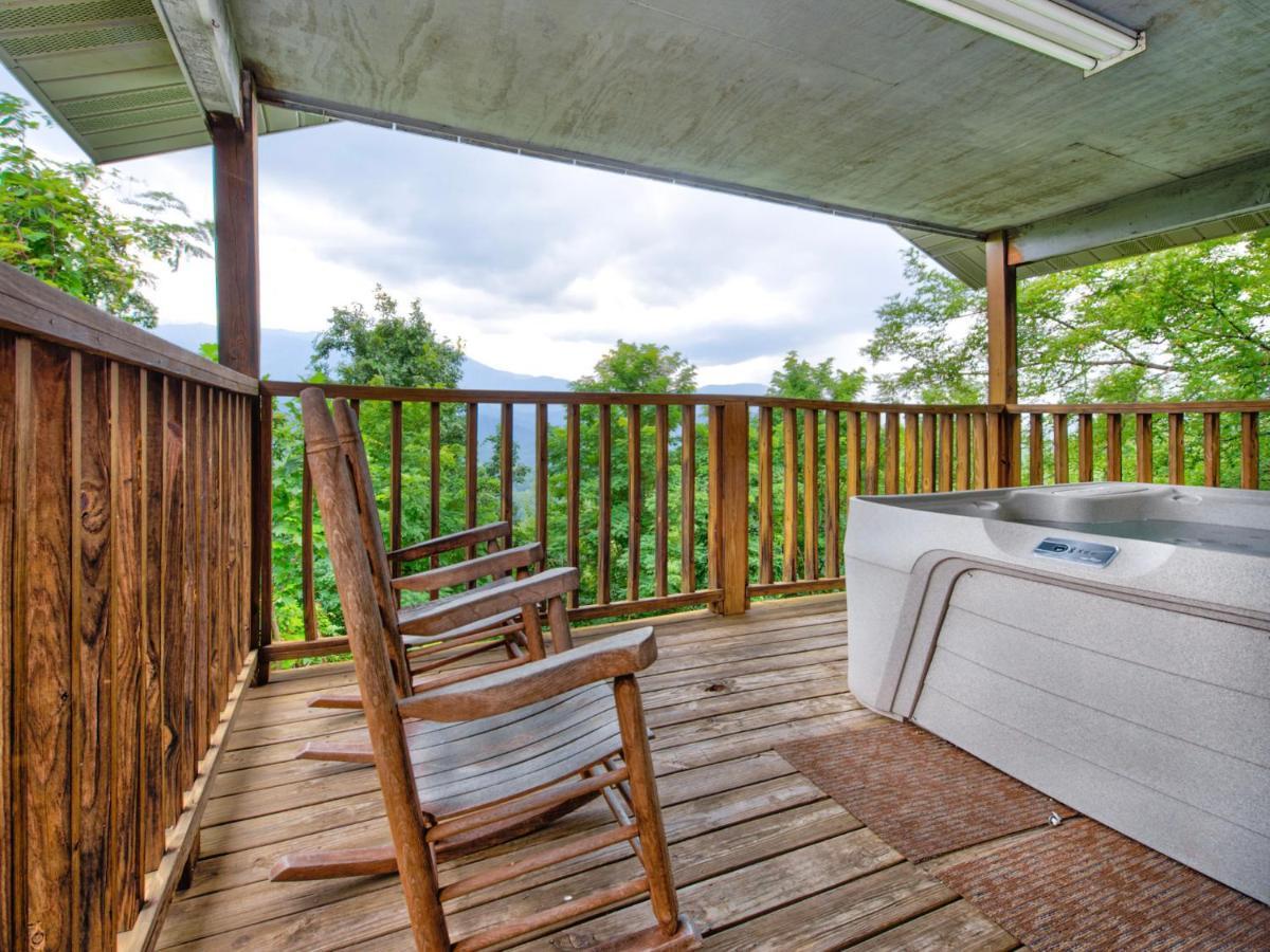 Leconte View 1, 1 Bedroom, Fireplace, Hot Tub, Grill, Pool Table, Sleeps 2 Holiday home *