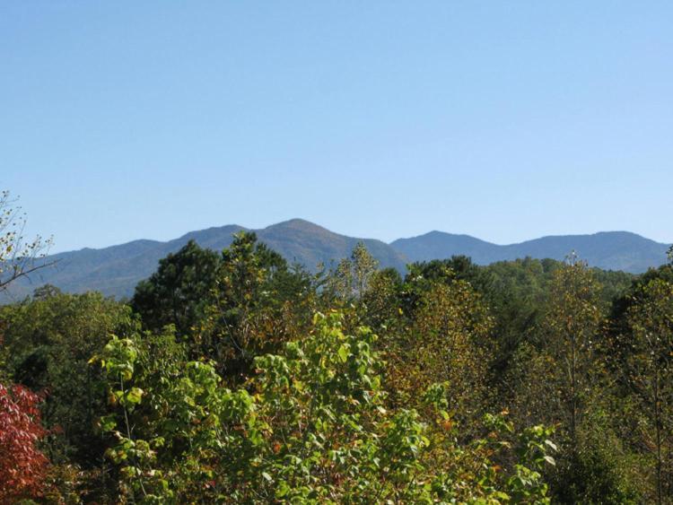 Between Here & There, 3 Bedrooms, Sleeps 6, Views, Hot Tub