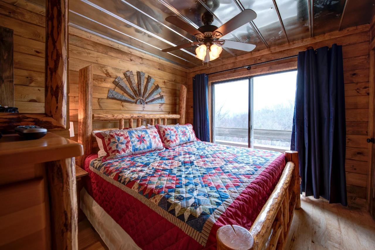 Holiday home Rocky Top Lodge, 6 Bedrooms, Pool Access, Hot Tub, Mountain View, Sleeps 14 *