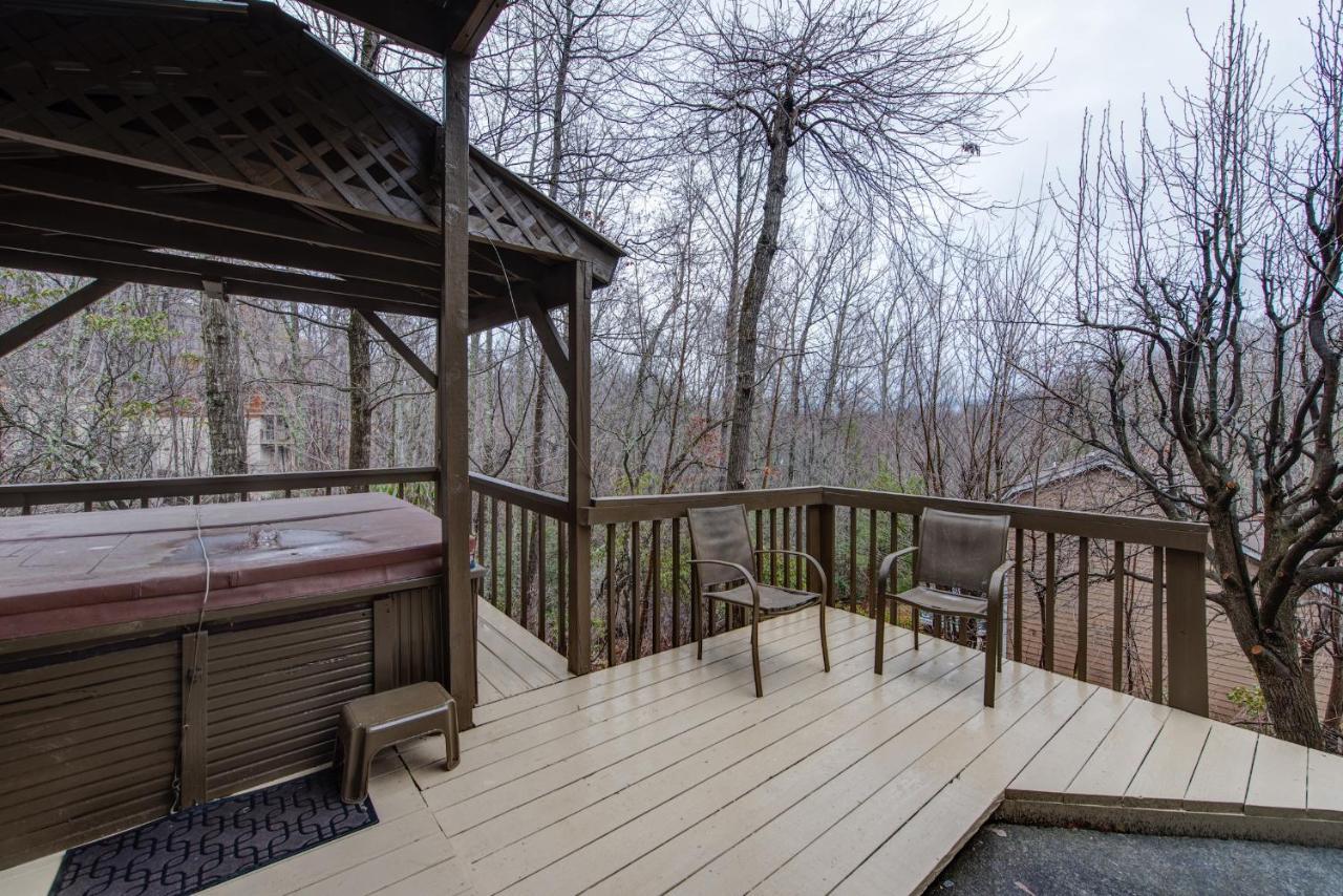 Holiday home Rocky Top Lodge, 6 Bedrooms, Pool Access, Hot Tub, Mountain View, Sleeps 14