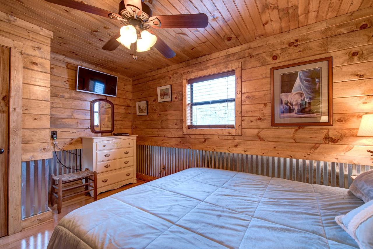 Holiday home Rocky Top Lodge, 6 Bedrooms, Pool Access, Hot Tub, Mountain View, Sleeps 14 *