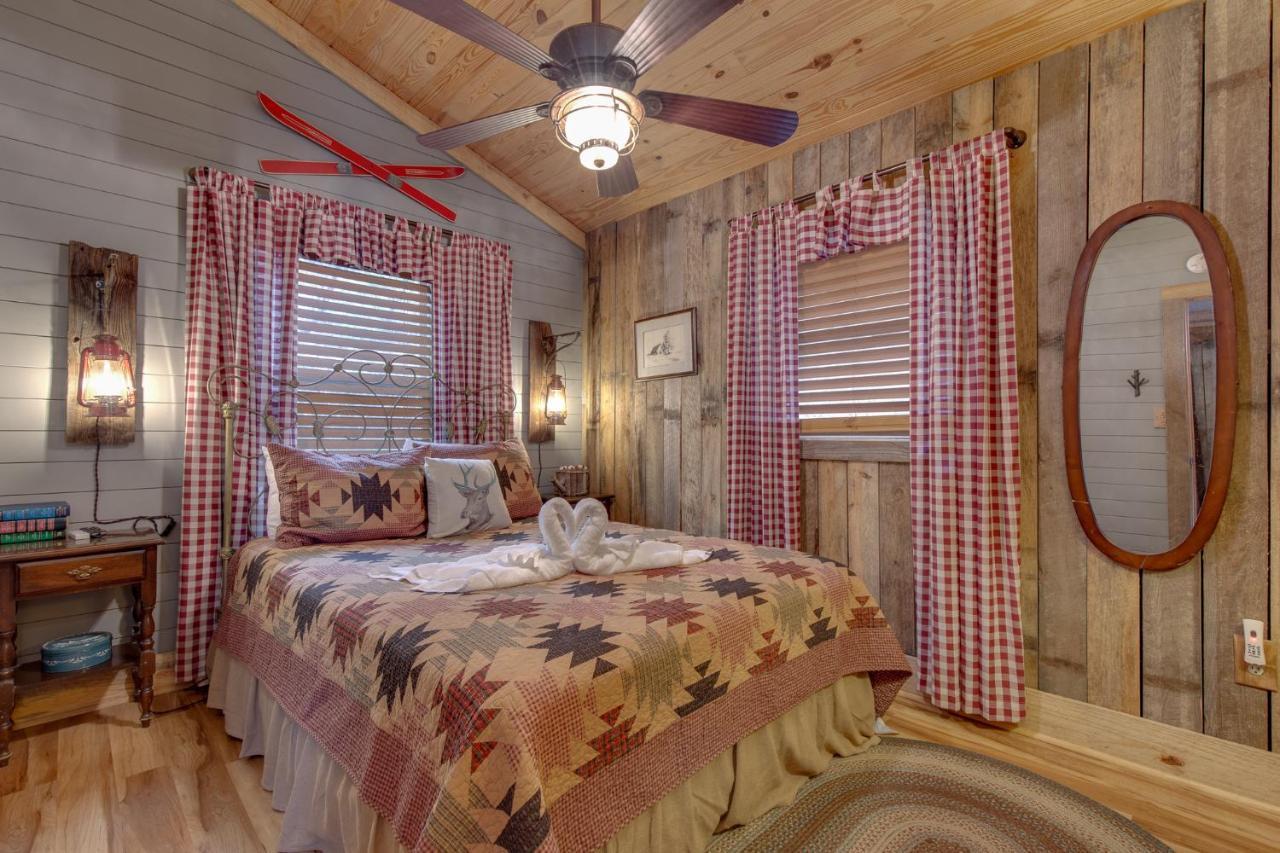 Holiday home Swiss Bear Haus, 4 Bedrooms, Hot Tub, Pool Access, Sleeps 12 *