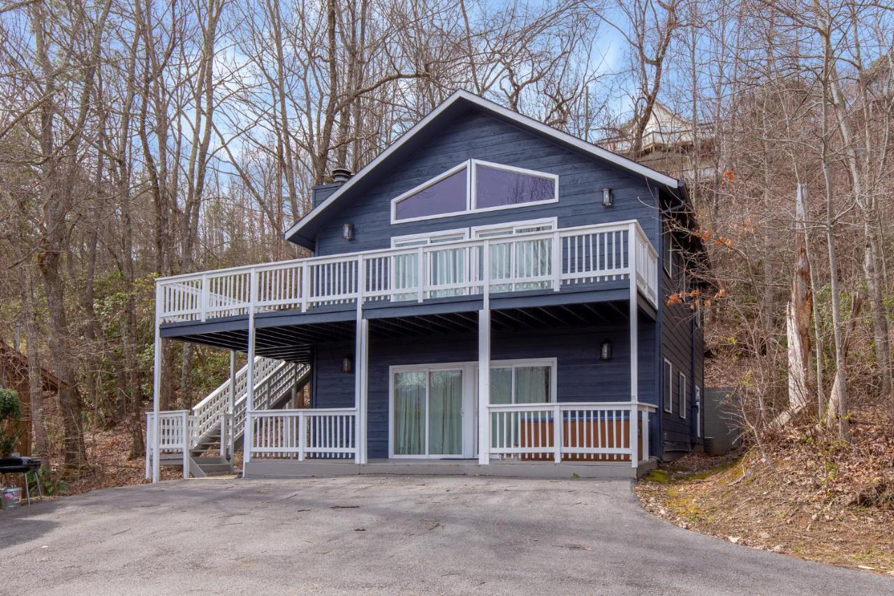 Swiss Bear Haus, 4 Bedrooms, Hot Tub, Pool Access, Sleeps 12 *