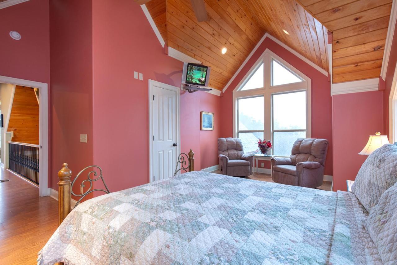 Cajun Spice, 2 Bedrooms, Mountain View, Hot Tub, Wifi, Sleeps 6 Holiday home Gatlinburg