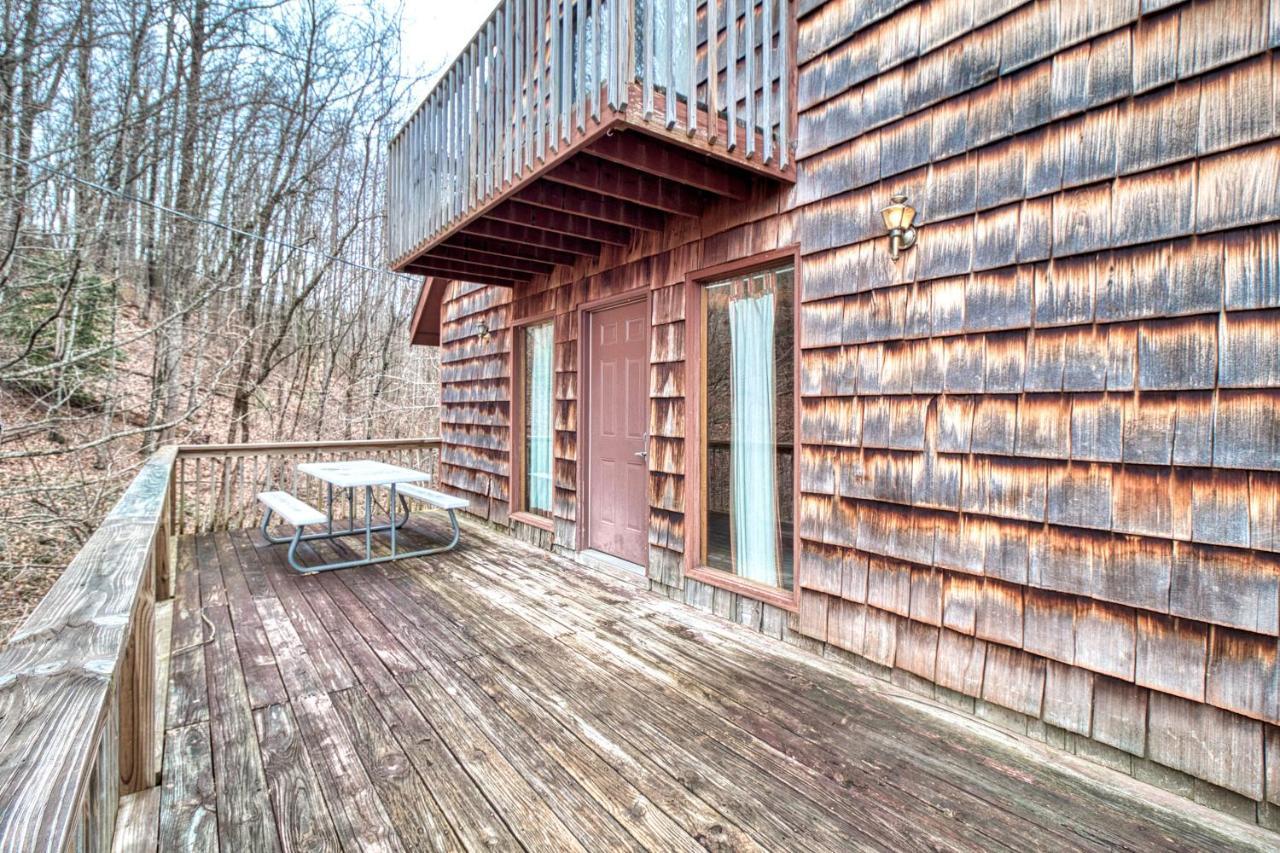 Overview, 2 Bedrooms, Grill, Hot Tub, Pool Table, Sleeps 6 Holiday home Gatlinburg