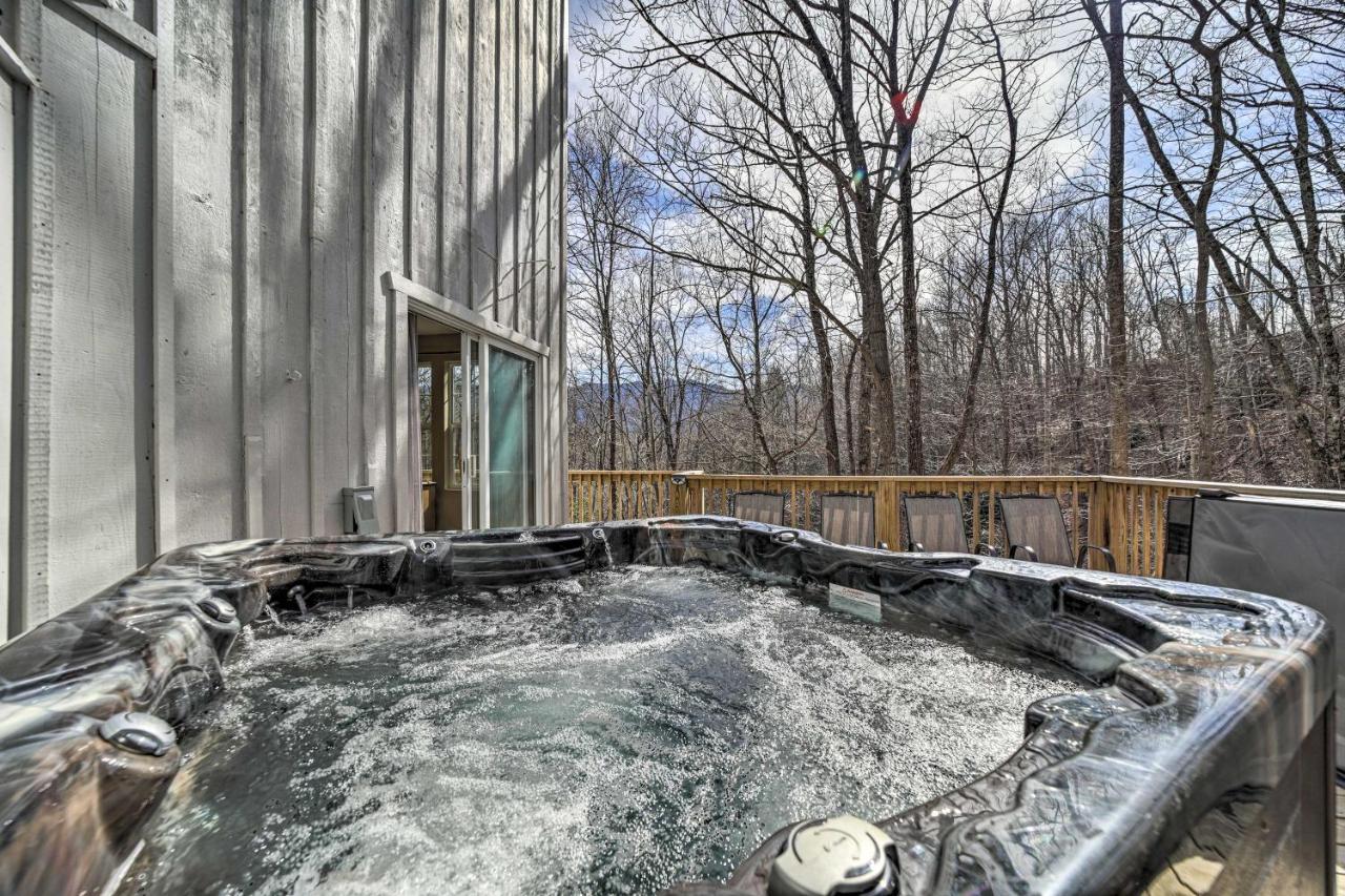 Updated Cobbly Nob With Hot Tub! *
