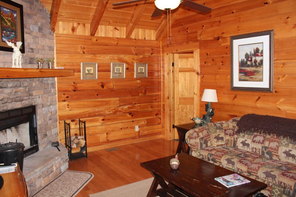 Knotty By Nature * Gatlinburg