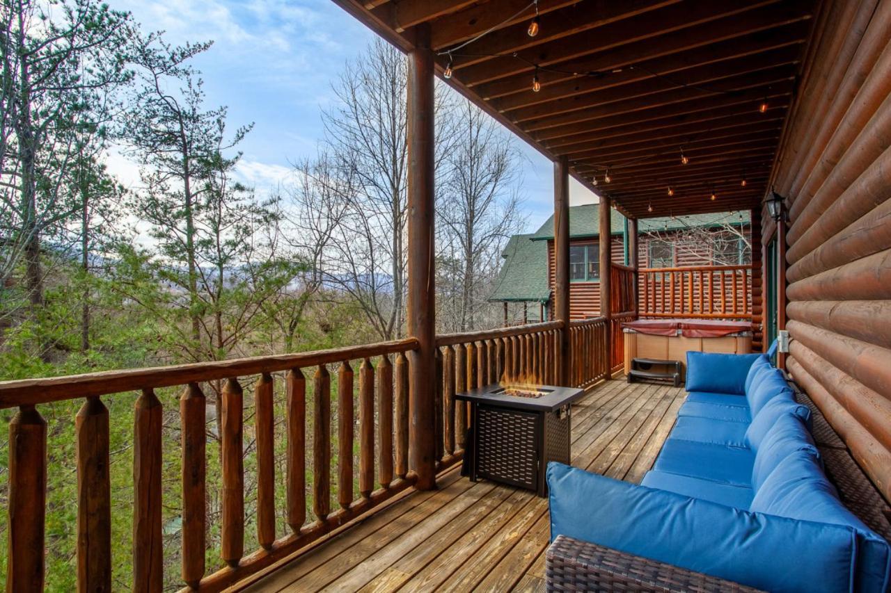 Holiday home Firefly Falls Mtn View Hot Tub Game